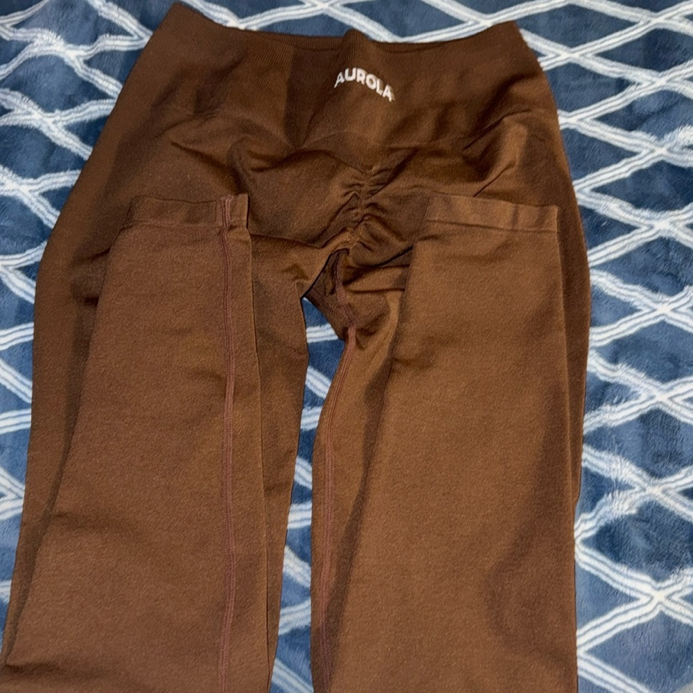 Women’s size small Aurola brown leggings scrunch butt